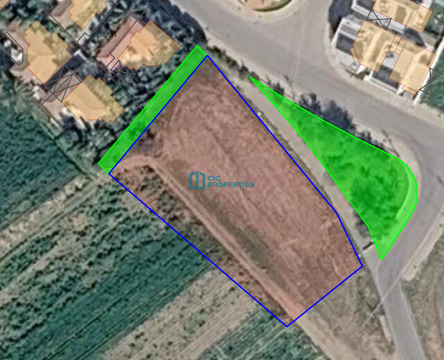 Large Residential Plot in Perivolia Area with Green Area Infront and in Quiet Residential Area – photo 1