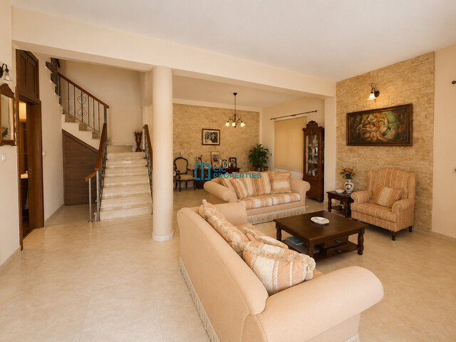 detachedHouse-6a59d76774da4.jpg