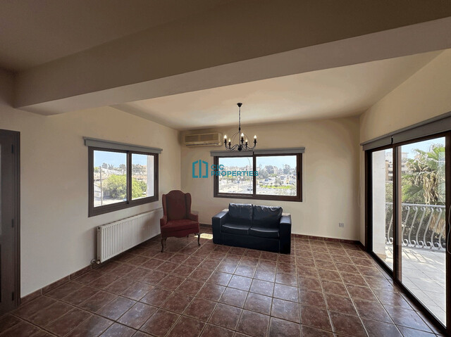 Upper Floor - Spacious 3 Bedroom Apartment in Aradippou Area - Partially Furnished For Rent – photo 12