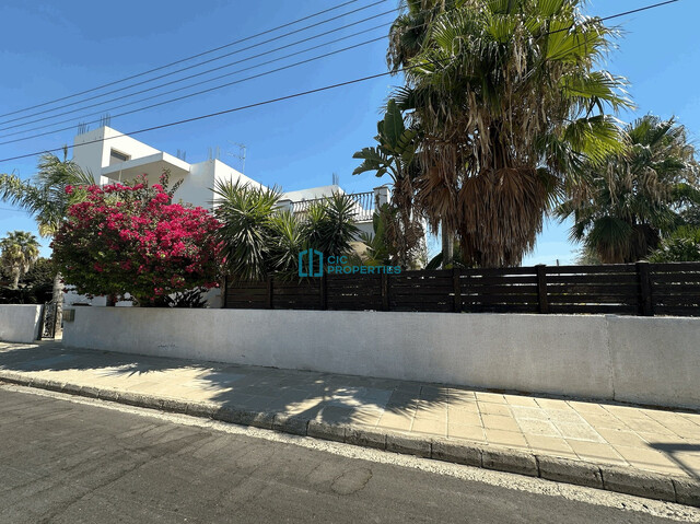 Upper Floor - Spacious 3 Bedroom Apartment in Aradippou Area - Partially Furnished For Rent – photo 26