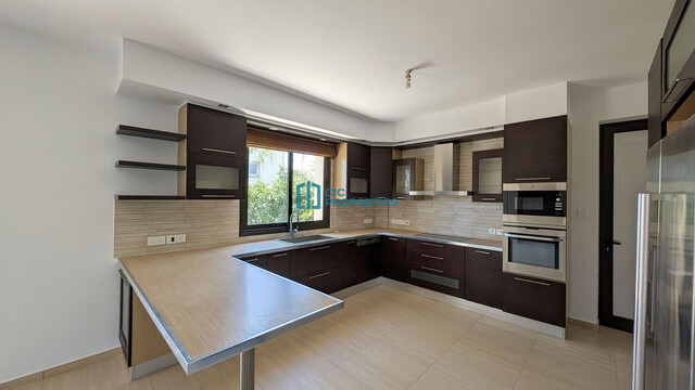Four-Bedroom mansion in Livadia, Larnaca – photo 12