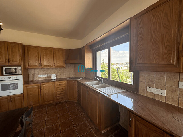 Upper Floor - Spacious 3 Bedroom Apartment in Aradippou Area - Partially Furnished For Rent – photo 8