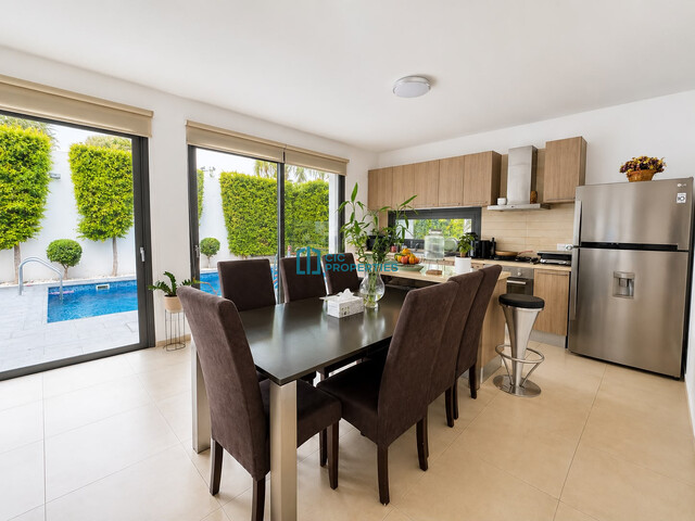 complexLiving-6a8853baa7328.jpg