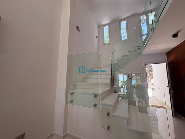 Sea Front Villa With Private Pool in Perivolia, Larnaca – photo 12