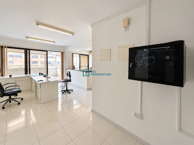 Spacious 90 m2 Office in City Center - Larnaca - For Rent – photo 1
