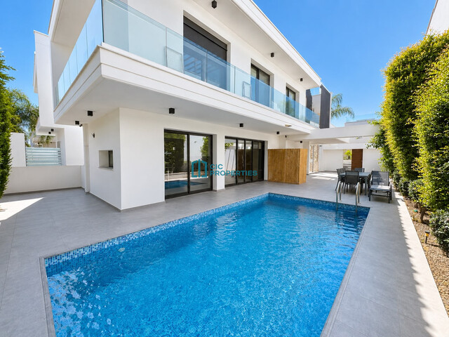 complexLiving-6a8853bab7102.jpg