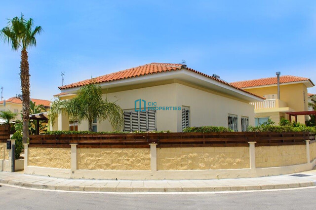 Second Line From The Beach - Fully Furnished Four Bedroom Villa with Private Pool on Dhekelia Road - Pyla Touristic Area – photo 14