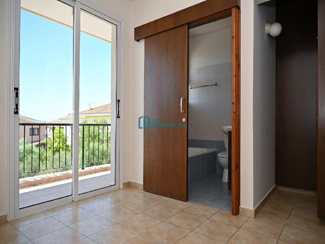Cozy Maisonette with Three Bedrooms in Oroklini Area with Small Front & Back Garden Area – photo 9