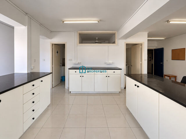 Spacious 90 m2 Office in City Center - Larnaca - For Rent – photo 3