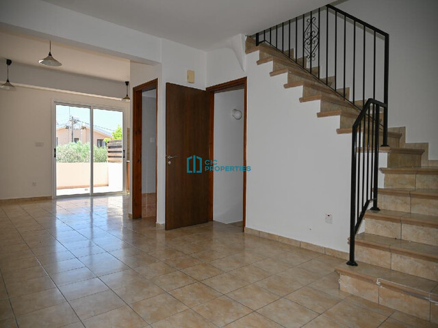 Cozy Maisonette with Three Bedrooms in Oroklini Area with Small Front & Back Garden Area – photo 2