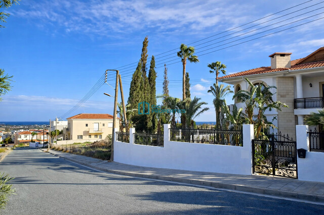 For Rent - Spacious Five Bedroom Mansion with Big Plot and Private Pool in Prestigious Oroklini Area of Larnaca – photo 18