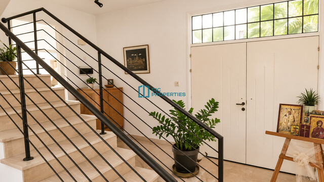 detachedHouse-6a0d775a95063.jpg