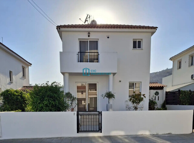 3-Bed Furnished House to Rent in Oroklini, Pool – photo 13