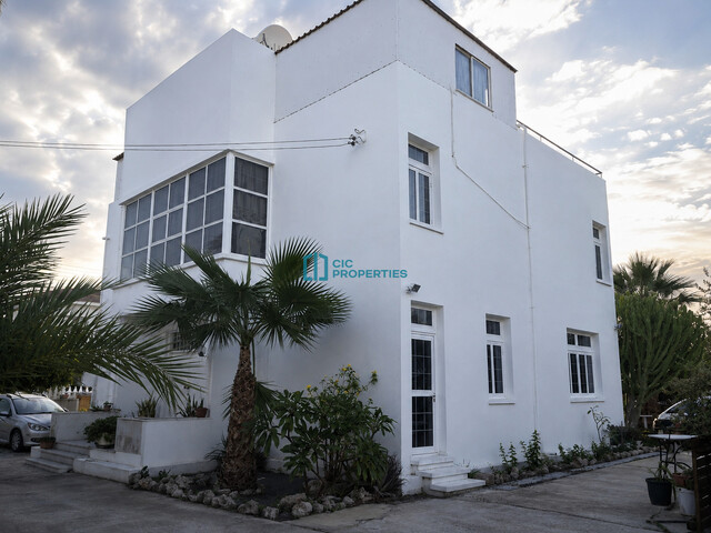 detachedHouse-6a0d775a80c86.jpg