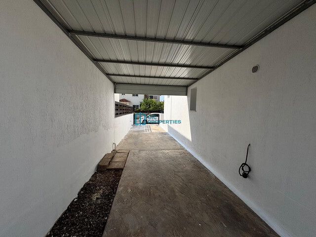 detachedHouse-6a8d515065e9a.jpg