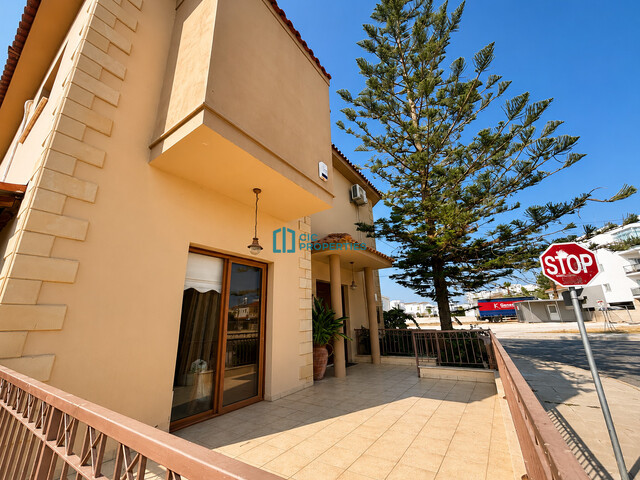 detachedHouse-6a59d76796c8b.jpg