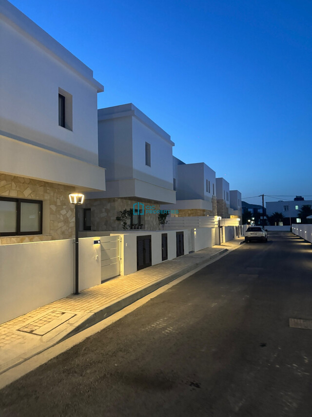 Modern Fully Furnished 4  Bedroom Oroklini Villa with Private Pool – photo 26