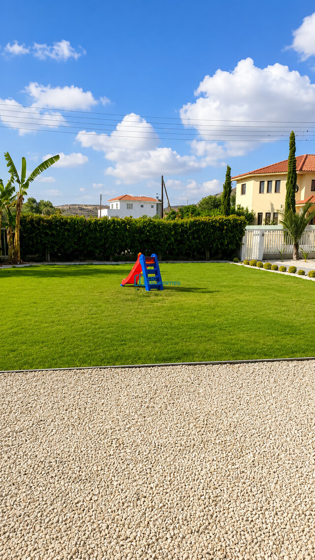 3 Bedroom Villa with 1000m2 Plot in Avdellero Area of Larnaca – photo 8