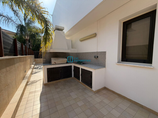detachedHouse-6a6c65f48271e.jpg