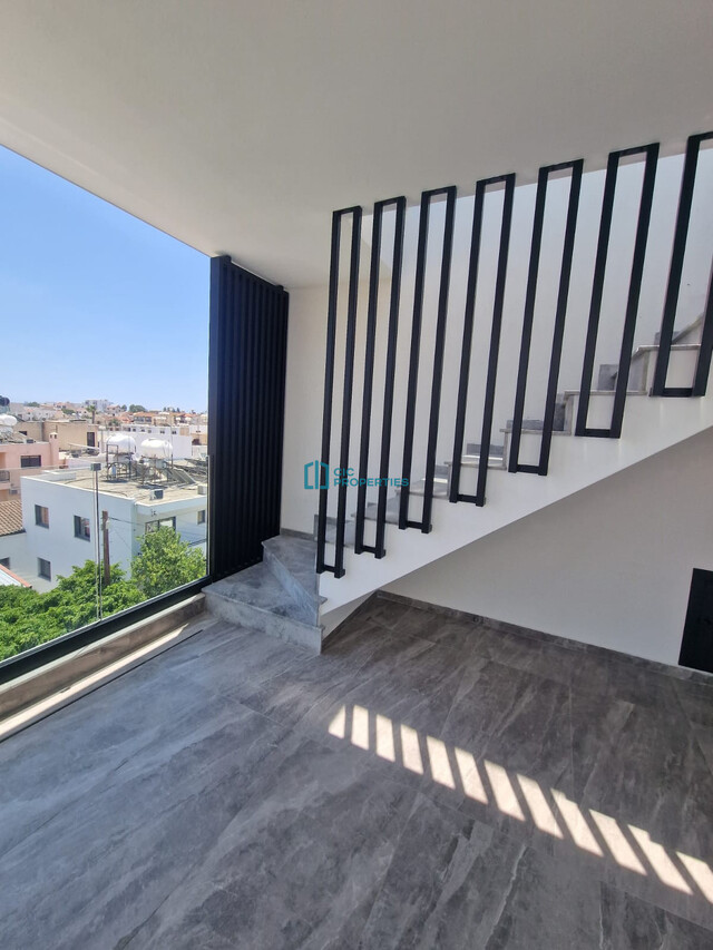 Modern Penthouse Apartment in Vibrant Kamares Area – photo 16
