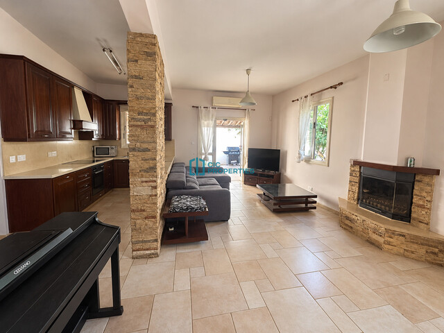 Charming 3 Bedroom House in Faneromeni Area with Private Pool and Beautifull Garden Area – photo 3