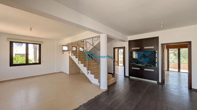 Four-Bedroom mansion in Livadia, Larnaca – photo 8