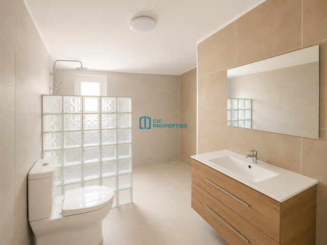 Recently Renovated Four Bedroom Bungalow in Livadia ,Larnaka Near Amenities and  City Center – photo 8