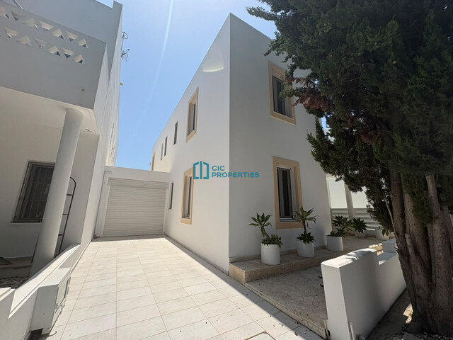 Sea Front Villa With Private Pool in Perivolia, Larnaca – photo 34