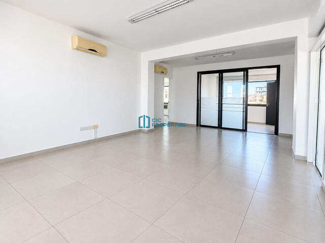 Spacious 180 m2 | Office in the heart of the Aradippou with Highway Access – photo 2