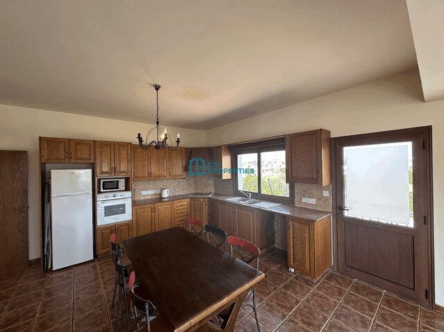 Upper Floor - Spacious 3 Bedroom Apartment in Aradippou Area - Partially Furnished For Rent – photo 9