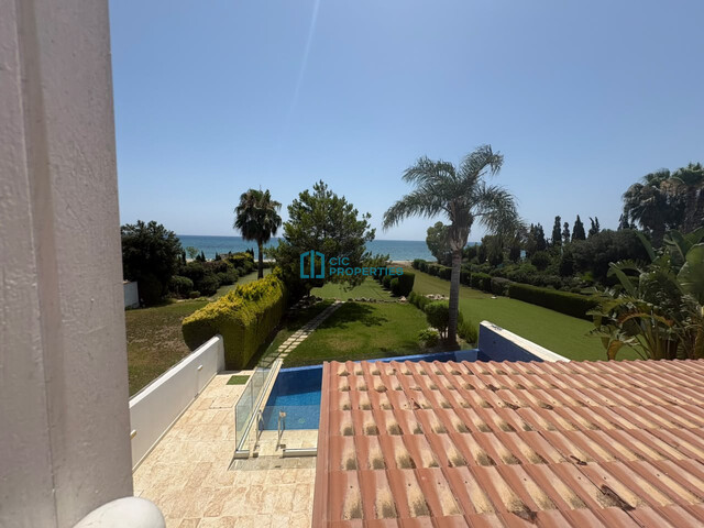 Sea Front Villa With Private Pool in Perivolia, Larnaca – photo 33