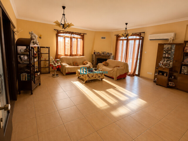 semiDetachedCottage-6a0ef23fdb686.jpg