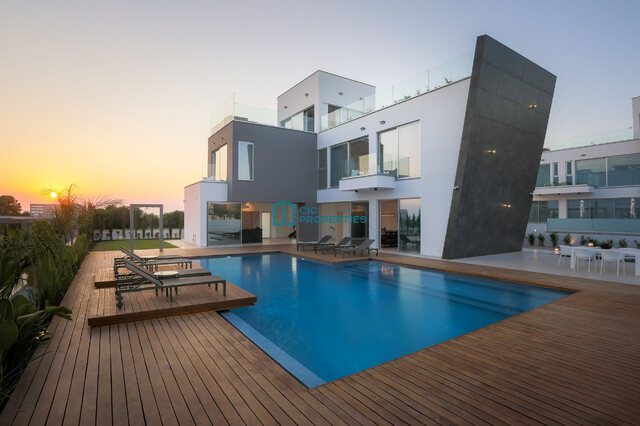 Luxury 4 Bedroom Ayia Thekla Villa with Private Pool & Roof Garden - Walking Distance To The Beach – photo 1