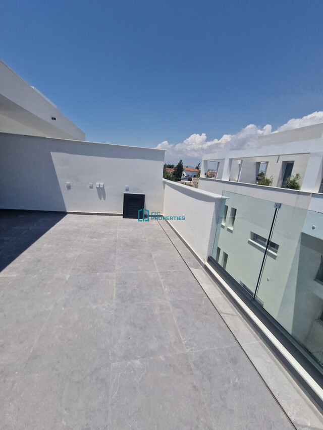 Modern Penthouse Apartment in Vibrant Kamares Area – photo 18