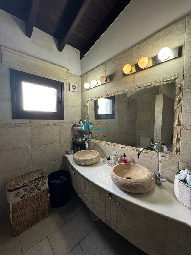 Spacious 4 Bedroom House in Aradippou for Sale – photo 28