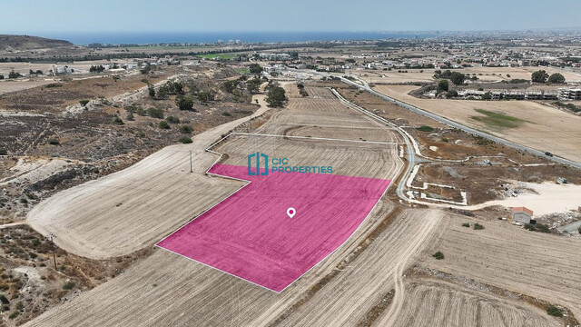 Share of Residential field in  Pyla, Larnaca – photo 1