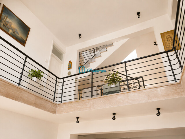 detachedHouse-6a0d775a9105a.jpg