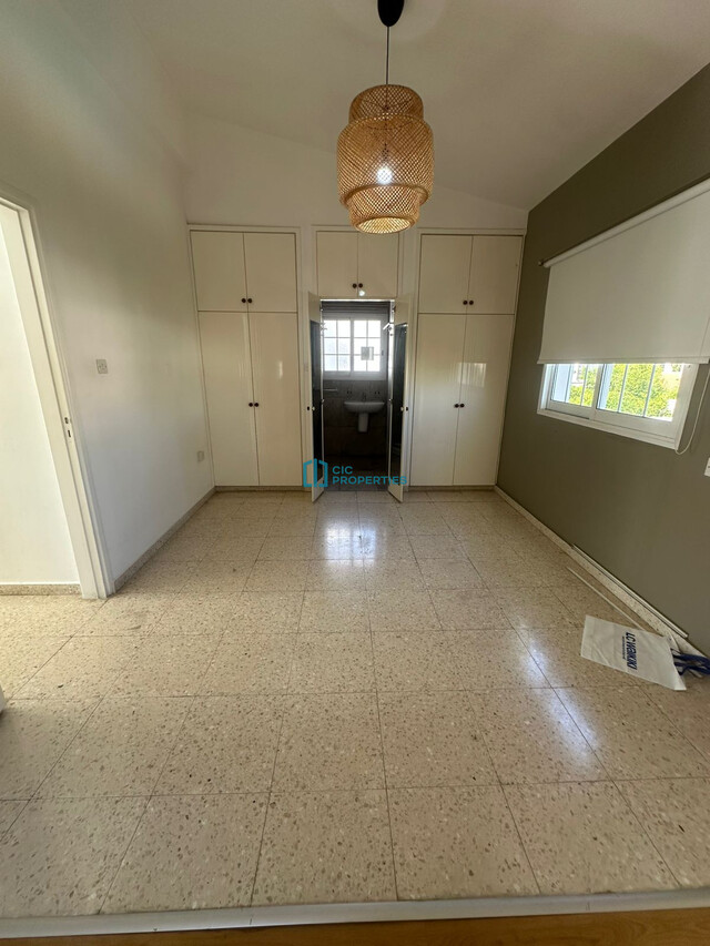 detachedHouse-6a228f734bf42.jpg