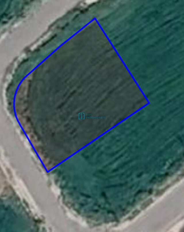 600 m² Residential Plot in Quiet Perivolia Area of Larnakas - 15 Minutes From The Beach – photo 1