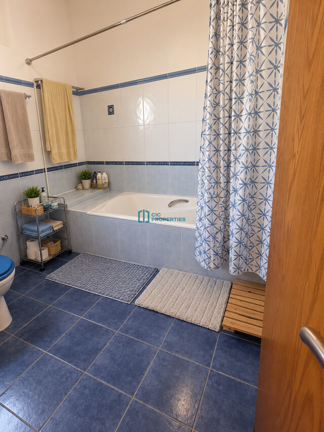 Spacious 4 Bedroom & 2 Bathroom Semi-Detached House in Dromolaxia Area of Larnaca – photo 8
