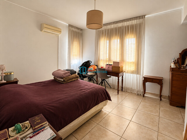 Spacious 4-Bedroom First-Floor Apartment with Fireplace in Faneromeni, Larnaca – photo 11