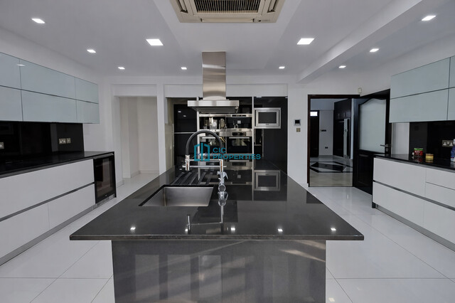 For Rent - Spacious Five Bedroom Mansion with Big Plot and Private Pool in Prestigious Oroklini Area of Larnaca – photo 8