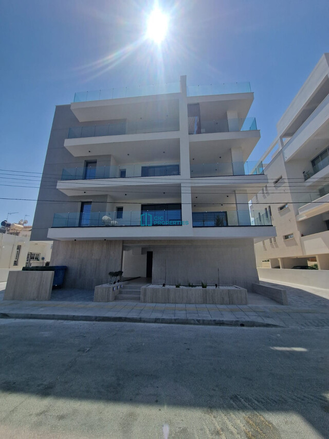 Modern Penthouse Apartment in Vibrant Kamares Area – photo 1