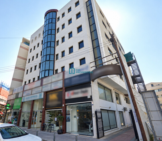 Spacious 90 m2 Office in City Center - Larnaca - For Rent – photo 9