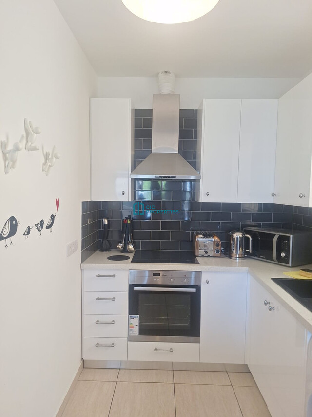 Recently  Renovated - Fully Furnished Two Bedroom Apartment in Oroklini Area with Mountain Views – photo 5