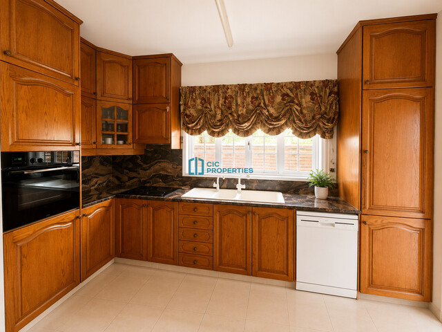 detachedHouse-6a14192176ee4.jpg
