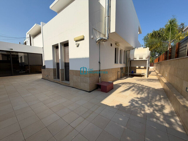 detachedHouse-6a6c65f48b7be.jpg