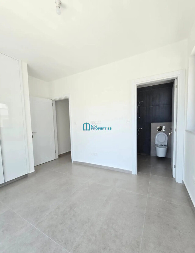 Modern 2 Bedroom Apartment in Lively Port Area – photo 6