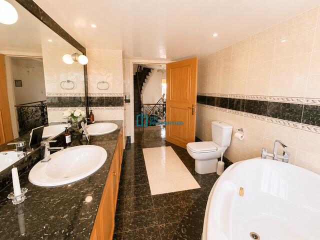 detachedHouse-6a141cb98fead.jpg