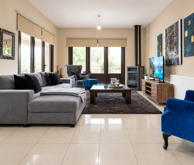 Spacious Mosfiloti 4 Bedroom Home with Private Overflow Pool Sitting On a Large Plot – photo 6